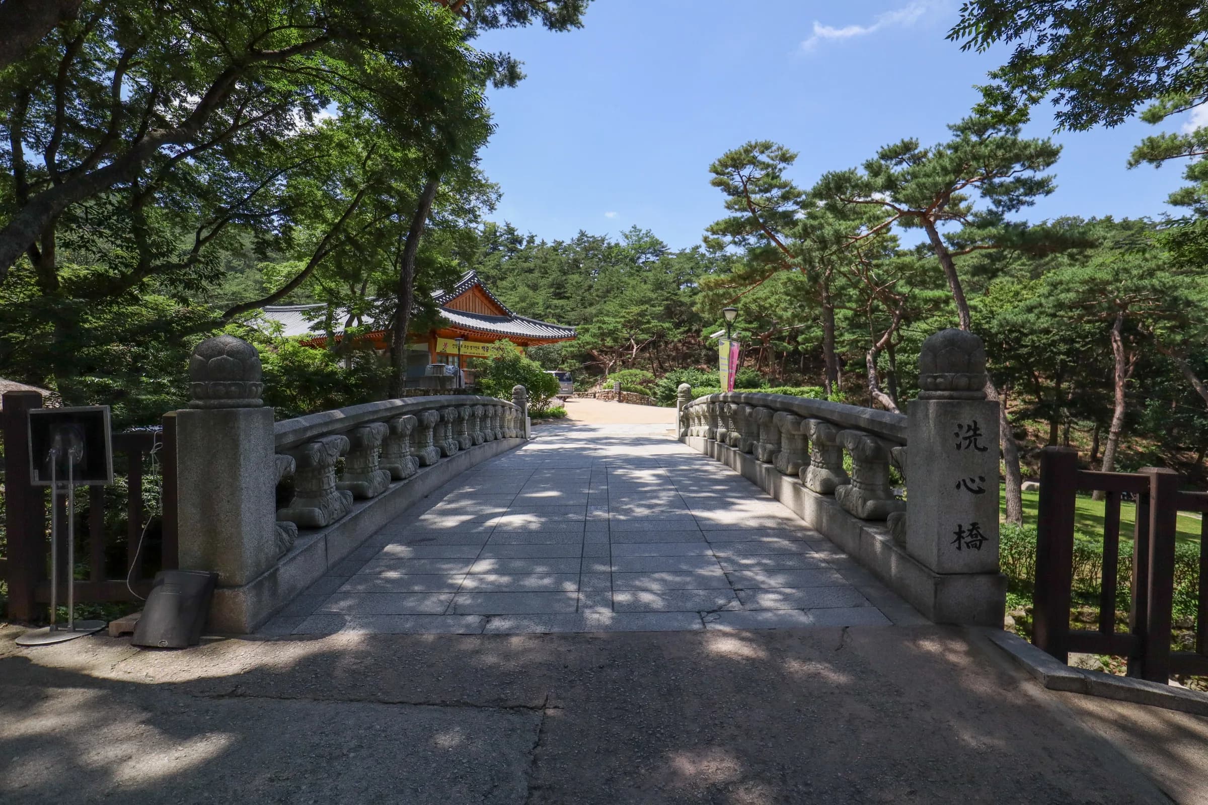 Jinkwansa in Eunpyeong, against Bukhansan — the temple whose kitchen trained a White House chef.